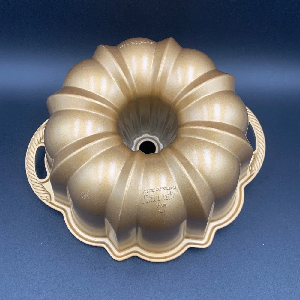 Nordic Ware Gold Anniversary Bundt Pan 10-15 Cup Cast Aluminum Made in USA